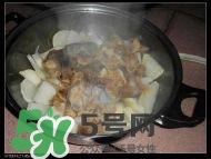 臘豬腳燉什么好吃？臘豬蹄燉什么好吃？