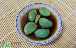 臘八蒜不綠能吃嗎?不綠吃了會(huì)中毒嗎 臘八蒜不綠能吃嗎?不綠吃了會(huì)中毒嗎