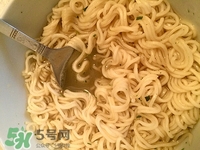 早上可以吃泡面嗎?早上吃泡面會(huì)胖嗎 早上可以吃泡面嗎?早上吃泡面會(huì)胖嗎