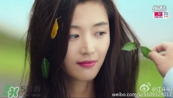 李溪芮的口紅什么顏色？李溪芮口紅色號試色