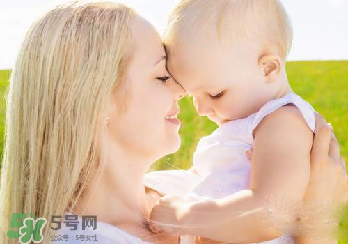 寶寶半歲添加什么輔食？寶寶半歲吃什么？