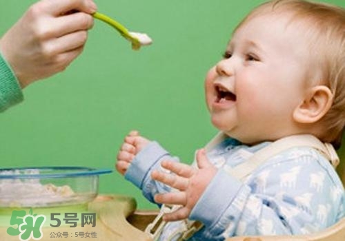 寶寶半歲添加什么輔食？寶寶半歲吃什么？