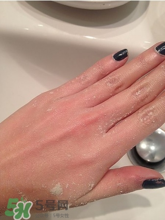 嬌韻詩妊娠紋霜怎么用？嬌韻詩撫紋身體霜使用方法