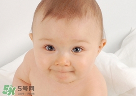 新生兒頭發(fā)豎起來是怎么回事?新生兒頭發(fā)豎起來怎么辦? 新生兒頭發(fā)豎起來是怎么回事?新生兒頭發(fā)豎起來怎么辦?