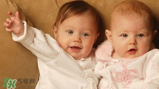 新生兒頭發(fā)豎起來是怎么回事?新生兒頭發(fā)豎起來怎么辦? 新生兒頭發(fā)豎起來是怎么回事?新生兒頭發(fā)豎起來怎么辦?