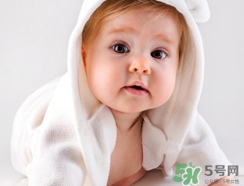 新生兒脖子有小紅點(diǎn)是怎么回事?怎么辦? 新生兒脖子有小紅點(diǎn)是怎么回事?怎么辦?