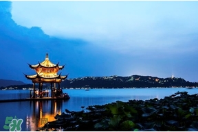 杭州春節(jié)穿什么衣服？過(guò)年春節(jié)去杭州穿什么？