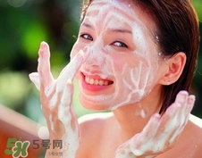 鹽水洗臉用什么鹽?鹽水洗臉?lè)哦嗌冫}? 鹽水洗臉用什么鹽?鹽水洗臉?lè)哦嗌冫}?