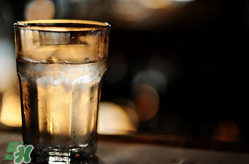 冬天喝涼水好嗎？冬天喝冷水還是熱水？