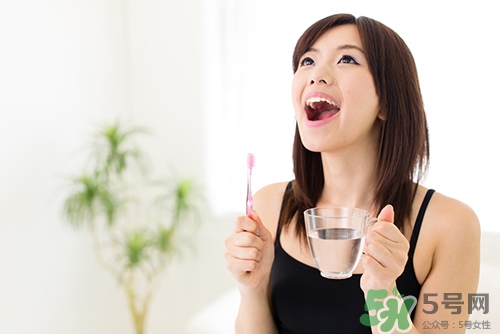 鹽水漱口有什么好處?鹽水漱口有什么壞處? 鹽水漱口有什么好處?鹽水漱口有什么壞處?