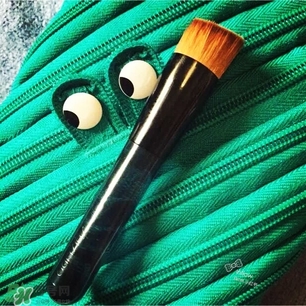 資生堂131粉底刷真假 資生堂131粉底刷真假辨別圖 資生堂131粉底刷真假 資生堂131粉底刷真假辨別圖