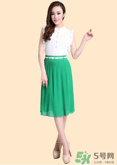 草綠色配什么顏色好看？草綠色和什么顏色最搭？