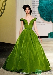 草綠色配什么顏色好看？草綠色和什么顏色最搭？