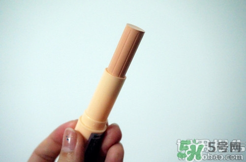 唇部遮瑕膏怎么用？唇部遮瑕膏使用方法