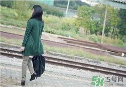 草綠色配什么顏色好看？草綠色和什么顏色最搭？