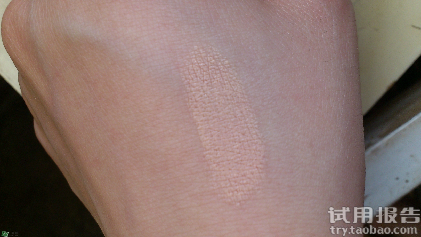 唇部遮瑕膏能吃嗎？唇部遮瑕膏吃了有毒嗎？