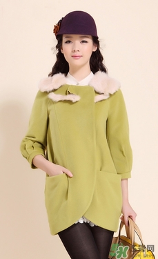 草綠色大衣怎么搭配？草綠色大衣穿衣搭配