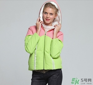 草綠色大衣怎么搭配？草綠色大衣穿衣搭配