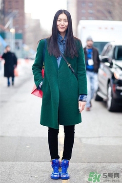 草綠色大衣怎么搭配？草綠色大衣穿衣搭配