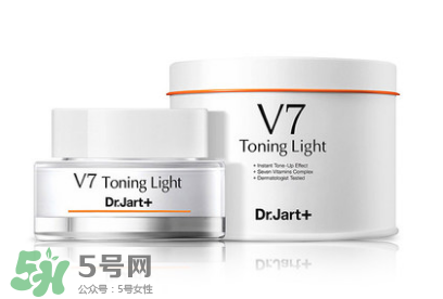 用素顏霜之前要用什么？素顏霜前還有涂抹什么