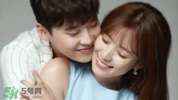 蜜褐色頭發(fā)圖片_蜜褐色適合什么膚色 蜜褐色頭發(fā)圖片_蜜褐色適合什么膚色