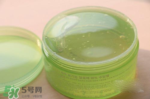 嘴唇干裂可以涂蘆薈膠嗎？嘴唇干裂怎么涂蘆薈膠？