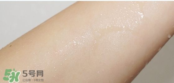 高絲卸妝油粉色和藍(lán)色哪個好？高絲卸妝油粉瓶藍(lán)瓶區(qū)別