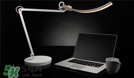 什么顏色燈光對(duì)眼睛好?黃燈還是白燈對(duì)眼睛好? 什么顏色燈光對(duì)眼睛好?黃燈還是白燈對(duì)眼睛好?