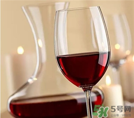 紅酒泡洋蔥的做法 紅酒泡洋蔥的神奇功效與作用 紅酒泡洋蔥的做法 紅酒泡洋蔥的神奇功效與作用