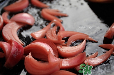 紅酒泡洋蔥的做法 紅酒泡洋蔥的神奇功效與作用 紅酒泡洋蔥的做法 紅酒泡洋蔥的神奇功效與作用