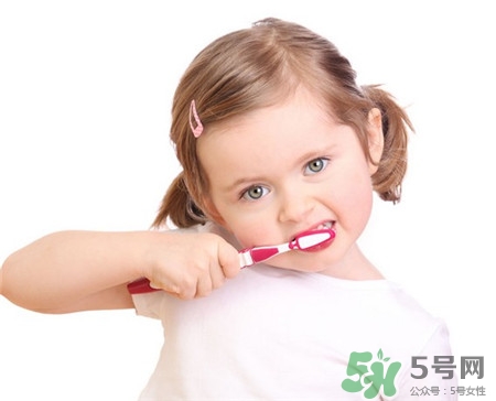 熱水刷牙會口臭嗎?熱水刷牙好還是冷水刷牙好? 熱水刷牙會口臭嗎?熱水刷牙好還是冷水刷牙好?