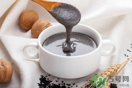 芝麻糊怎么沖才不會(huì)結(jié)塊？如何沖黑芝麻糊不結(jié)塊？