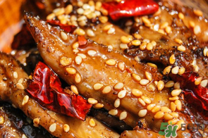 雞翅尖為什么不能吃？雞的哪些部位不能吃？