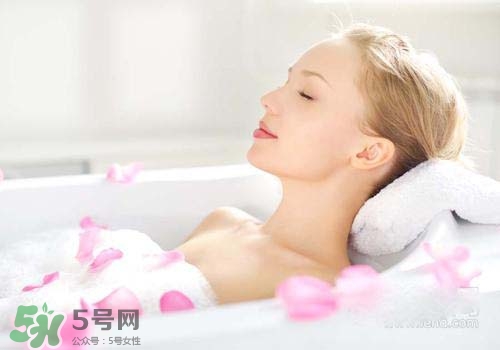 牛奶浴多久泡一次最好？牛奶浴一次泡多久？