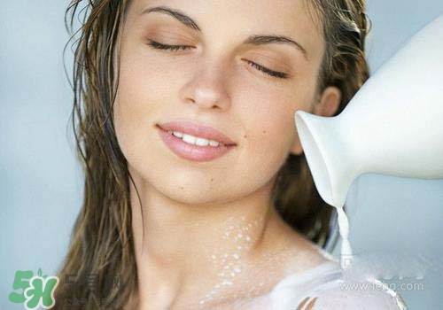 牛奶浴多久泡一次最好？牛奶浴一次泡多久？