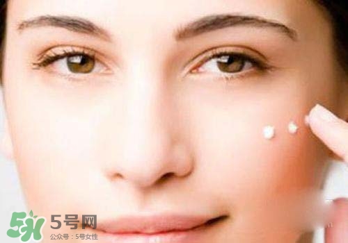 妝前乳是粉底液?jiǎn)?？妝前乳和粉底液的區(qū)別