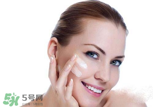 妝前乳是粉底液?jiǎn)?？妝前乳和粉底液的區(qū)別