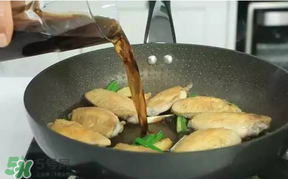 雞翅用熱水焯還是涼水？雞翅焯水冷水下鍋還是熱水？