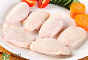 雞翅用熱水焯還是涼水？雞翅焯水冷水下鍋還是熱水？