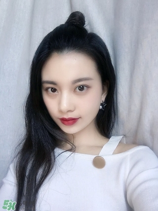 kiko2017情人節(jié)愛心口紅色號 kiko2017情人節(jié)愛心口紅試色 kiko2017情人節(jié)愛心口紅色號 kiko2017情人節(jié)愛心口紅試色