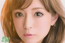 戴美瞳可以滴眼藥水嗎？戴美瞳滴什么眼藥水？