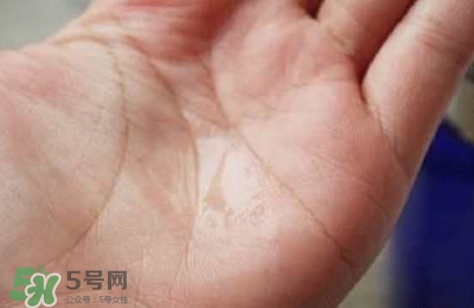 美容液是化妝水嗎？美容液和化妝水的區(qū)別