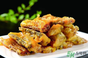 面粉炸魚怎么做？怎么用面粉炸魚？