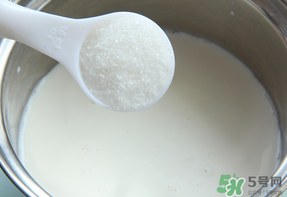 面糊用熱水還是涼水？面糊是用熱水調(diào)還是用涼水調(diào)？