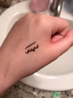 stila詩狄娜眼線筆怎么用？stila眼線筆使用方法