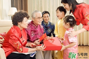 過年給父母買什么禮物,過年回家送什么禮物好 過年給父母買什么禮物,過年回家送什么禮物好