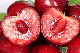 車?yán)遄映远嗔藭?huì)中毒嗎？車?yán)遄又卸驹趺崔k？