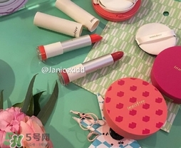 悅詩(shī)風(fēng)吟2017情人節(jié)限量 悅詩(shī)風(fēng)吟2017情人節(jié)粉紅氣墊粉盒價(jià)格 悅詩(shī)風(fēng)吟2017情人節(jié)限量 悅詩(shī)風(fēng)吟2017情人節(jié)粉紅氣墊粉盒價(jià)格