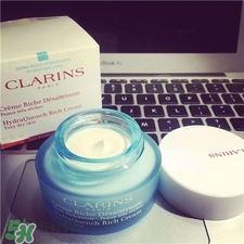 補(bǔ)水霜和面霜一樣嗎?補(bǔ)水霜是面霜嗎? 補(bǔ)水霜和面霜一樣嗎?補(bǔ)水霜是面霜嗎?