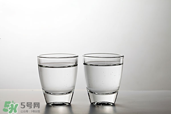 喝白酒有什么好處？怎么喝酒不容易醉